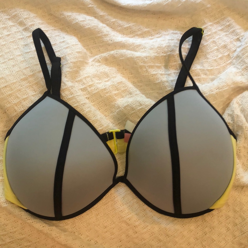 Victoria Secret swim top - PERFECT FOR SUMMER!